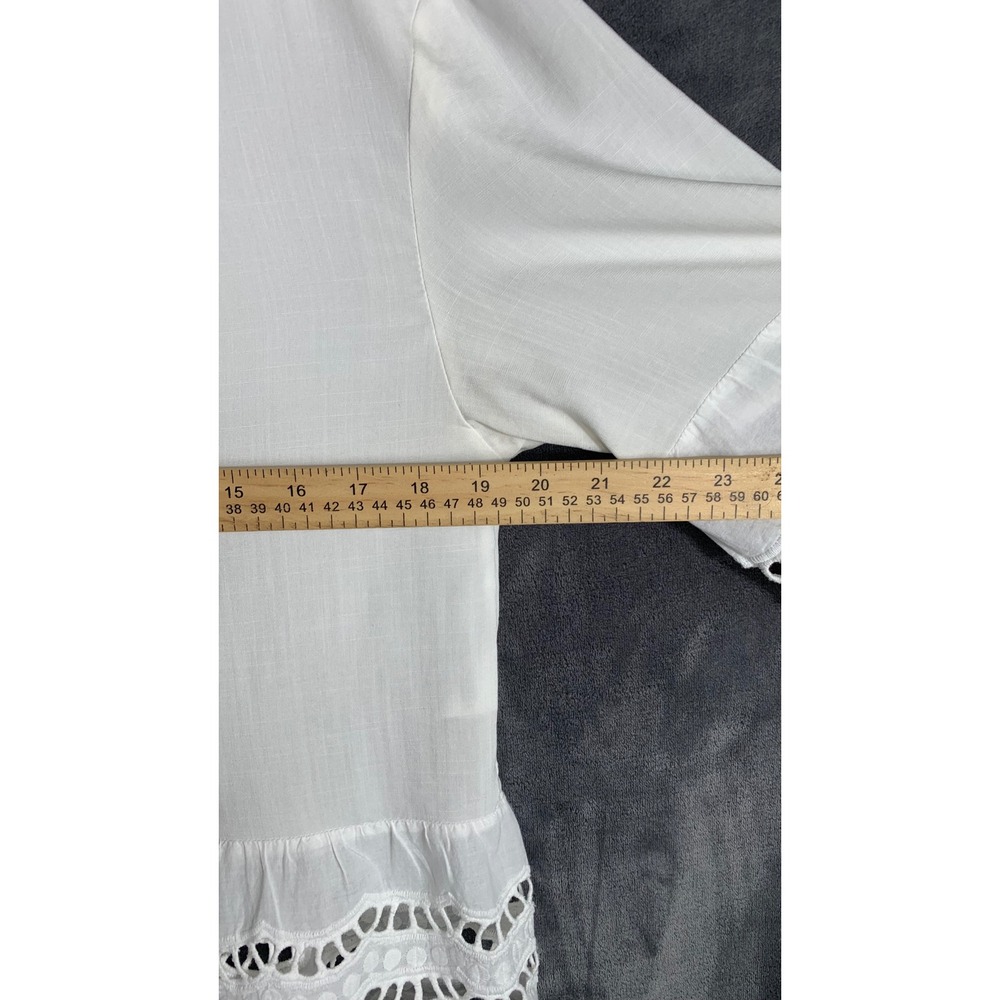 White Eyelet Lace Ruffle Hem Blouse 3/4 Sleeve Button Up Top Sz Medium - Picture 6 of 9